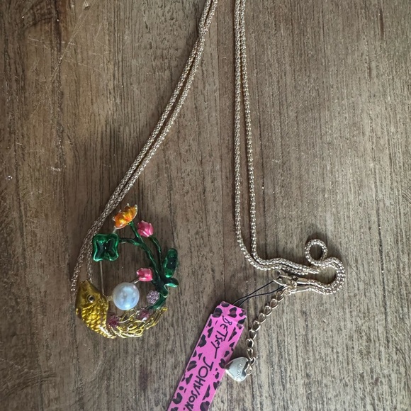 Betsey Johnson Gold and Green Fish Pendant Necklace - Picture 3 of 5